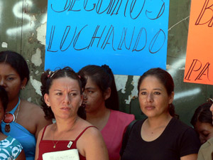 Hermosa workers protesting at the factory gates.