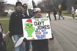 [PICTURE -A Tyson worker leads the picket ]